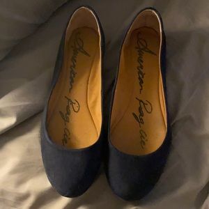 Like new navy flats